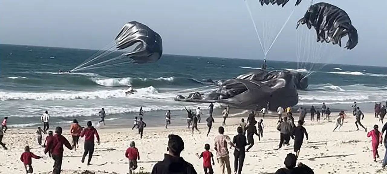 Klicke auf die Grafik für eine vergrößerte Ansicht

Name: gaza-hilfslieferungen-108.webp
Ansichten: 20
Größe: 64,3 KB
ID: 1515